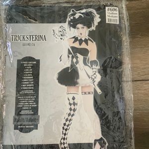 Women costume size Medium 7/8 bran costume USA